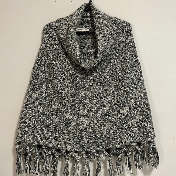 Old Navy,  poncho cable knit style M/L - Picture 1 of 8
